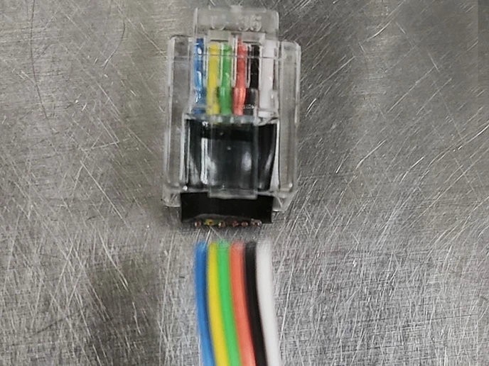 Обрезаем разъем RJ-11